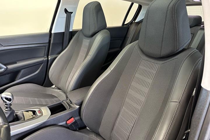 Sort Peugeot 308 fra 2019