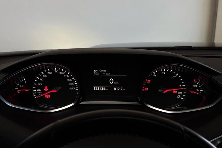 Sort Peugeot 308 fra 2019