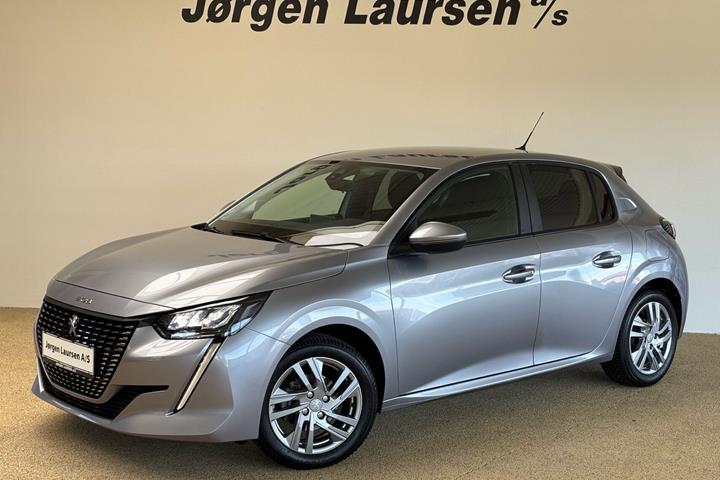 Grå Peugeot 208 fra 2021 set udefra