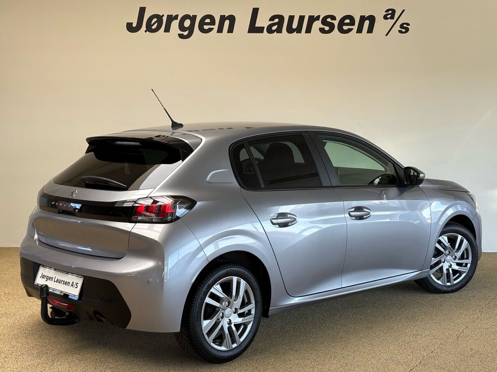 Grå Peugeot 208 fra 2021