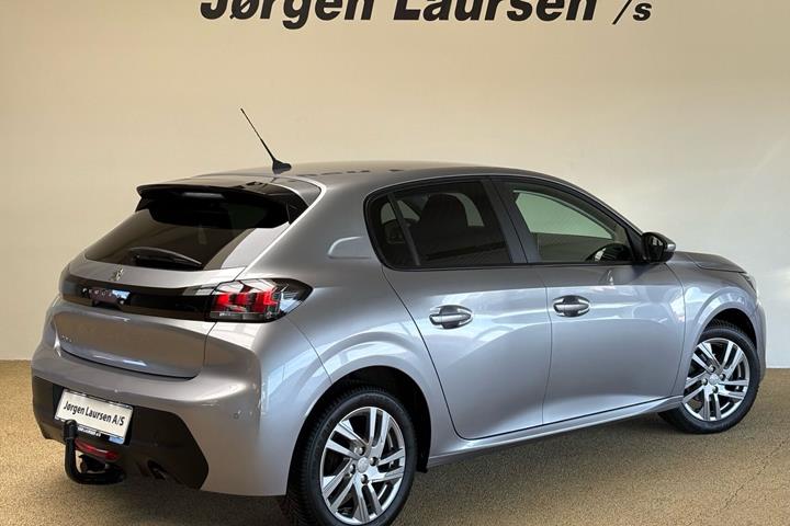 Grå Peugeot 208 fra 2021