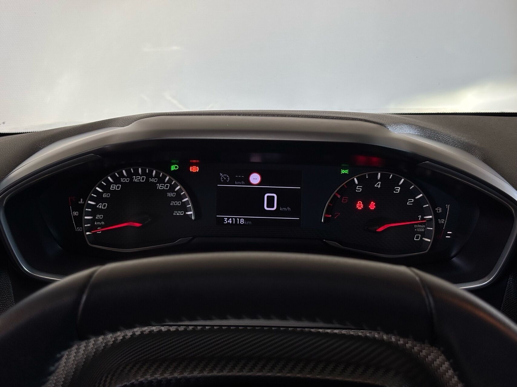 Grå Peugeot 208 fra 2021