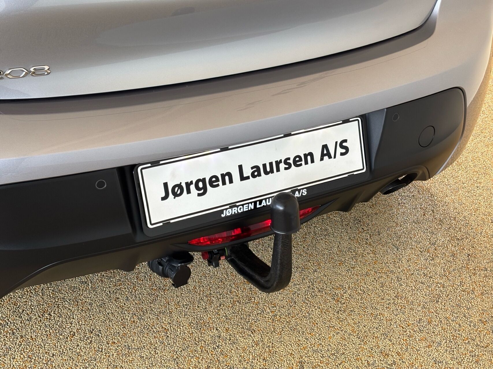 Grå Peugeot 208 fra 2021