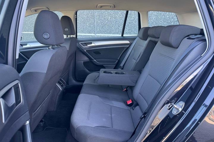 Sort VW Golf VII fra 2016