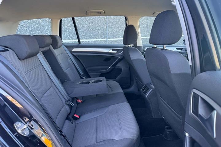 Sort VW Golf VII fra 2016