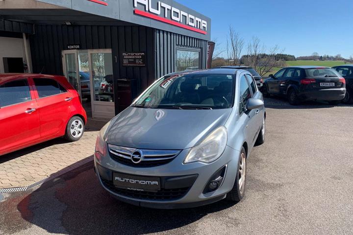 Blå Opel Corsa fra 2011