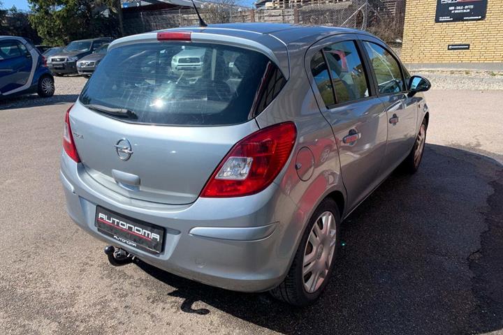 Blå Opel Corsa fra 2011