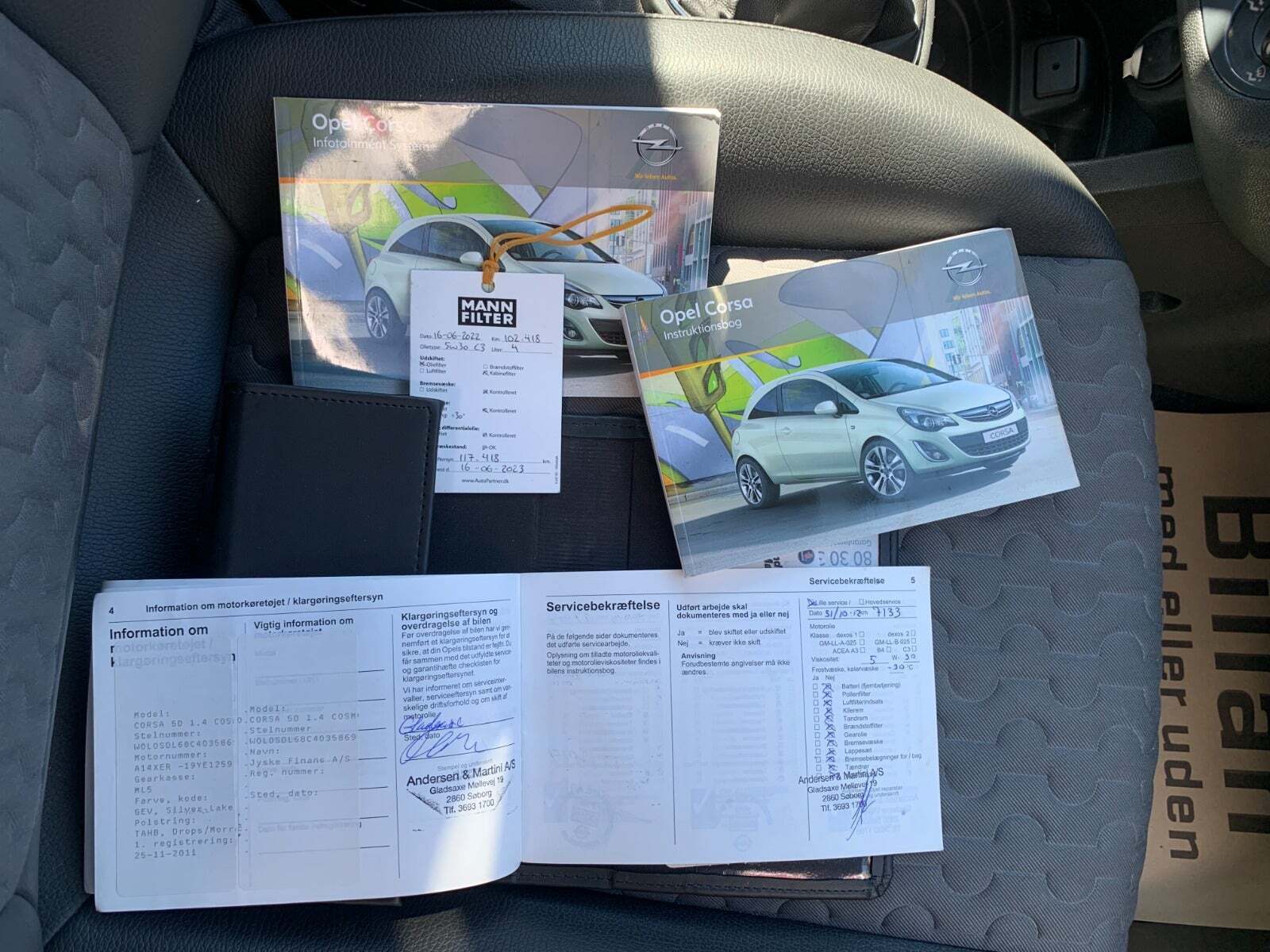 Blå Opel Corsa fra 2011