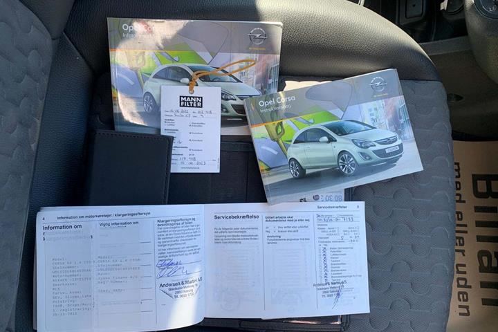 Blå Opel Corsa fra 2011