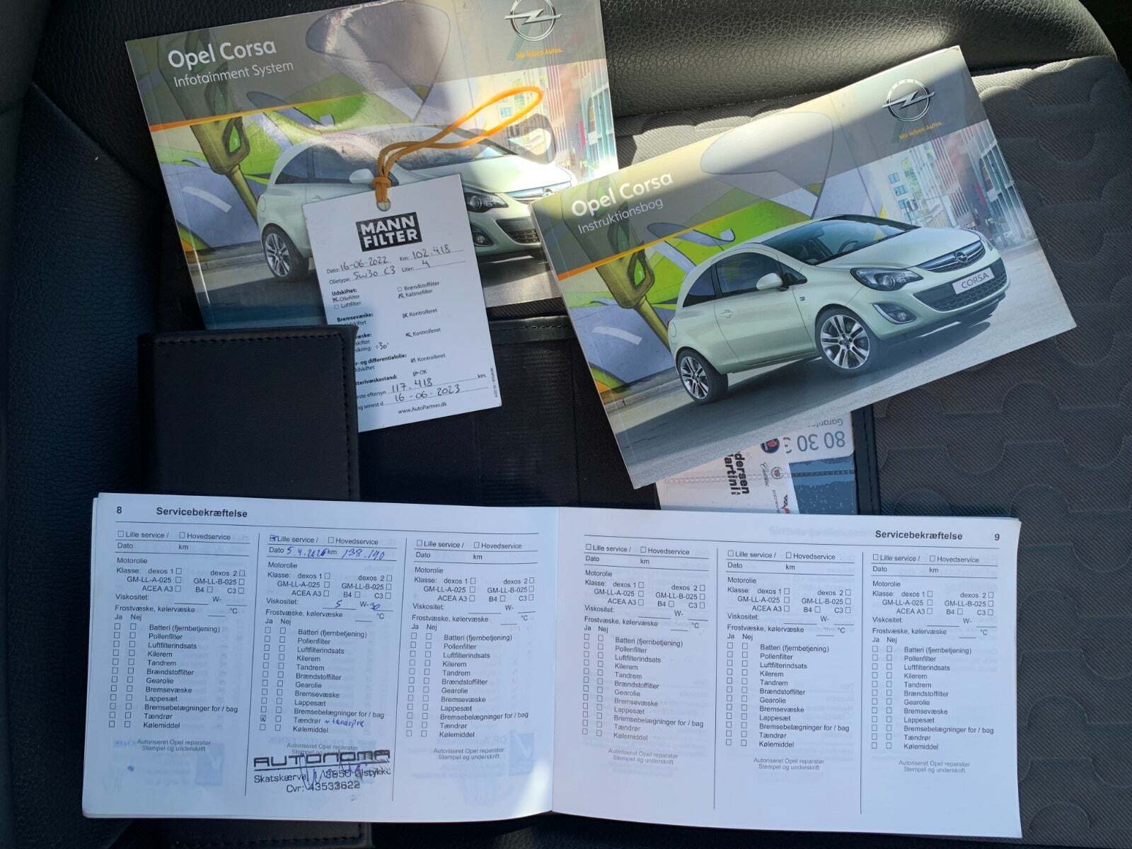 Blå Opel Corsa fra 2011