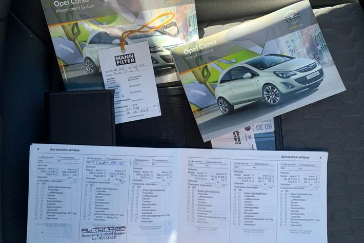 Blå Opel Corsa fra 2011