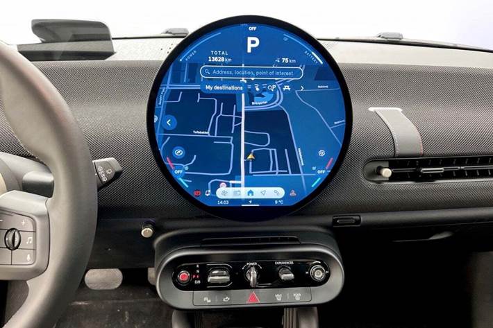 Sølv Mini Cooper SE fra 2024