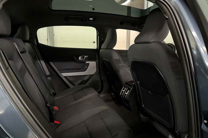 Blå Polestar 2 fra 2022