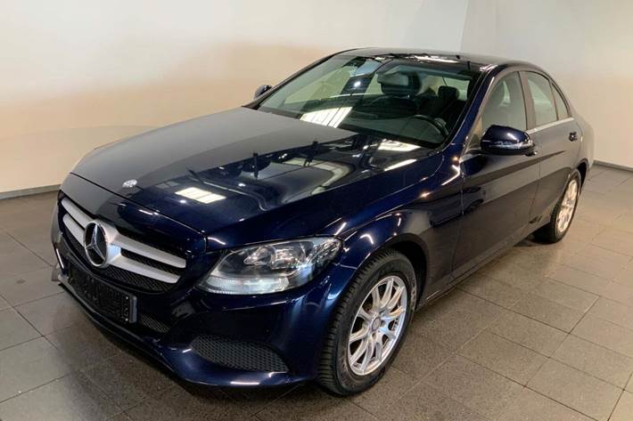 Blå Mercedes C200 d fra 2016