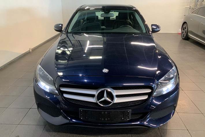 Blå Mercedes C200 d fra 2016