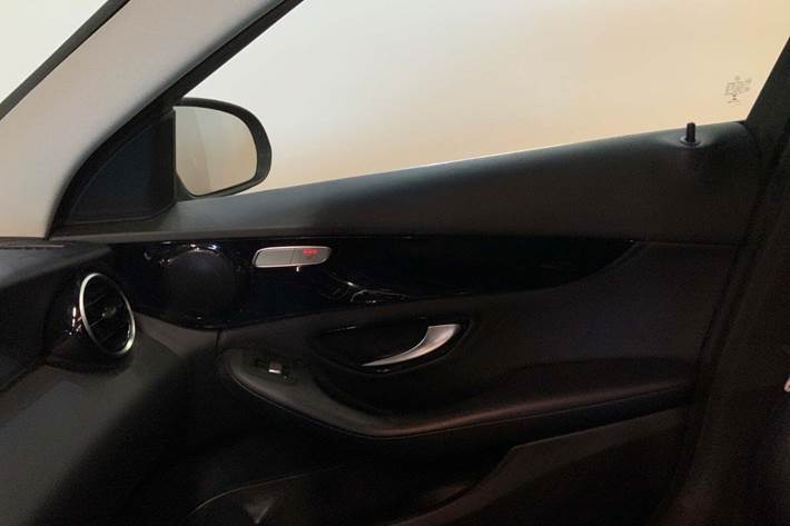 Blå Mercedes C200 d fra 2016