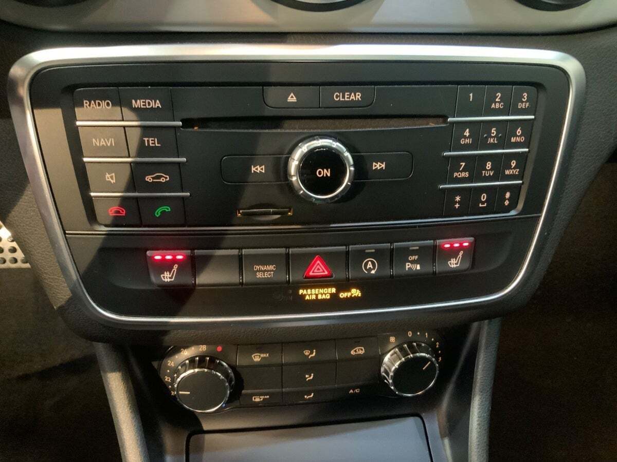 Sort Mercedes CLA200 fra 2016