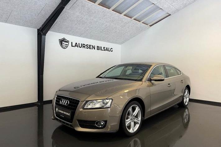 Orange Audi A5 fra 2010