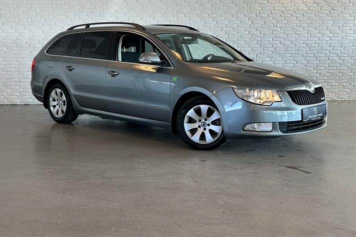 Sølv Skoda Superb fra 2012
