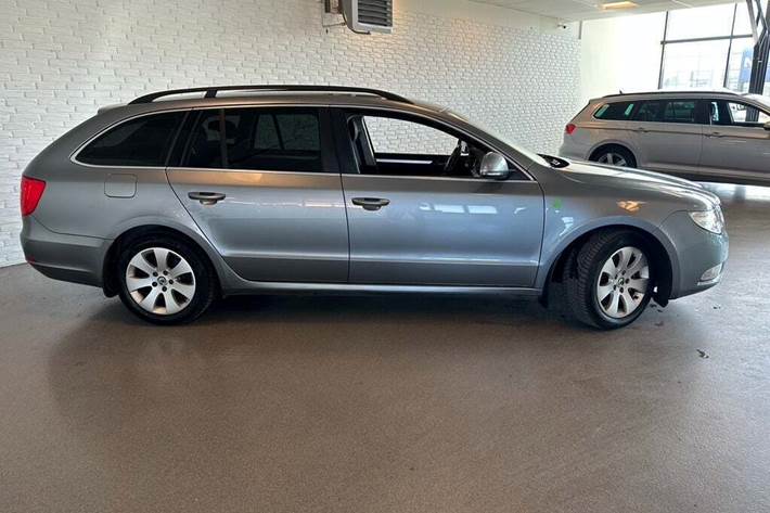 Sølv Skoda Superb fra 2012