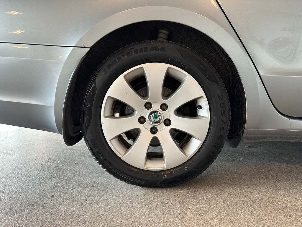 Sølv Skoda Superb fra 2012