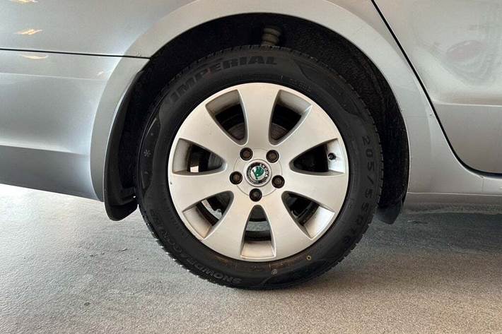 Sølv Skoda Superb fra 2012