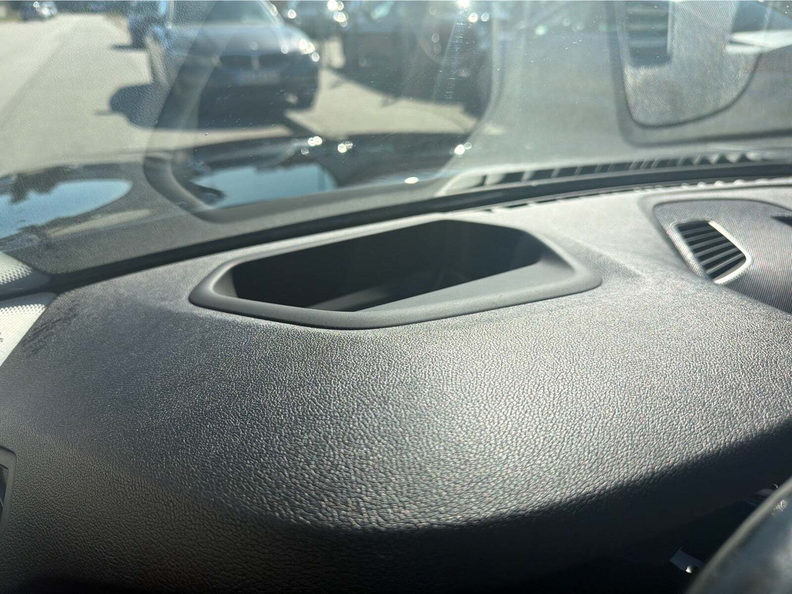 Sort BMW 530e fra 2017