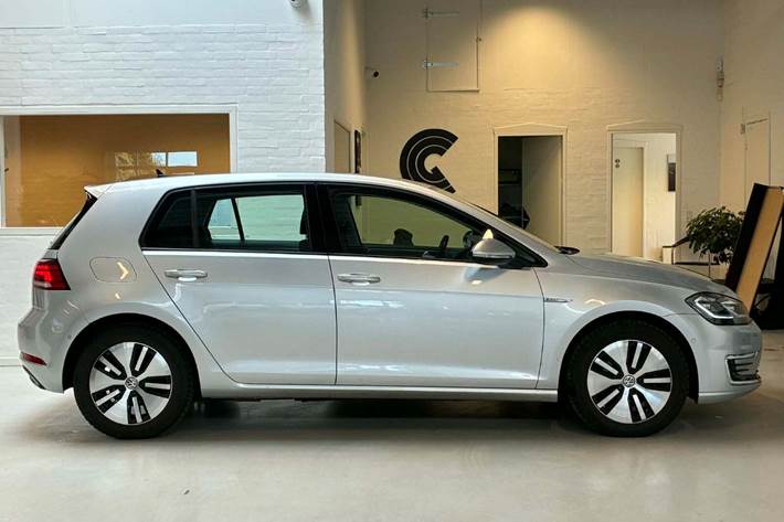 Sølv VW e-Golf VII fra 2019