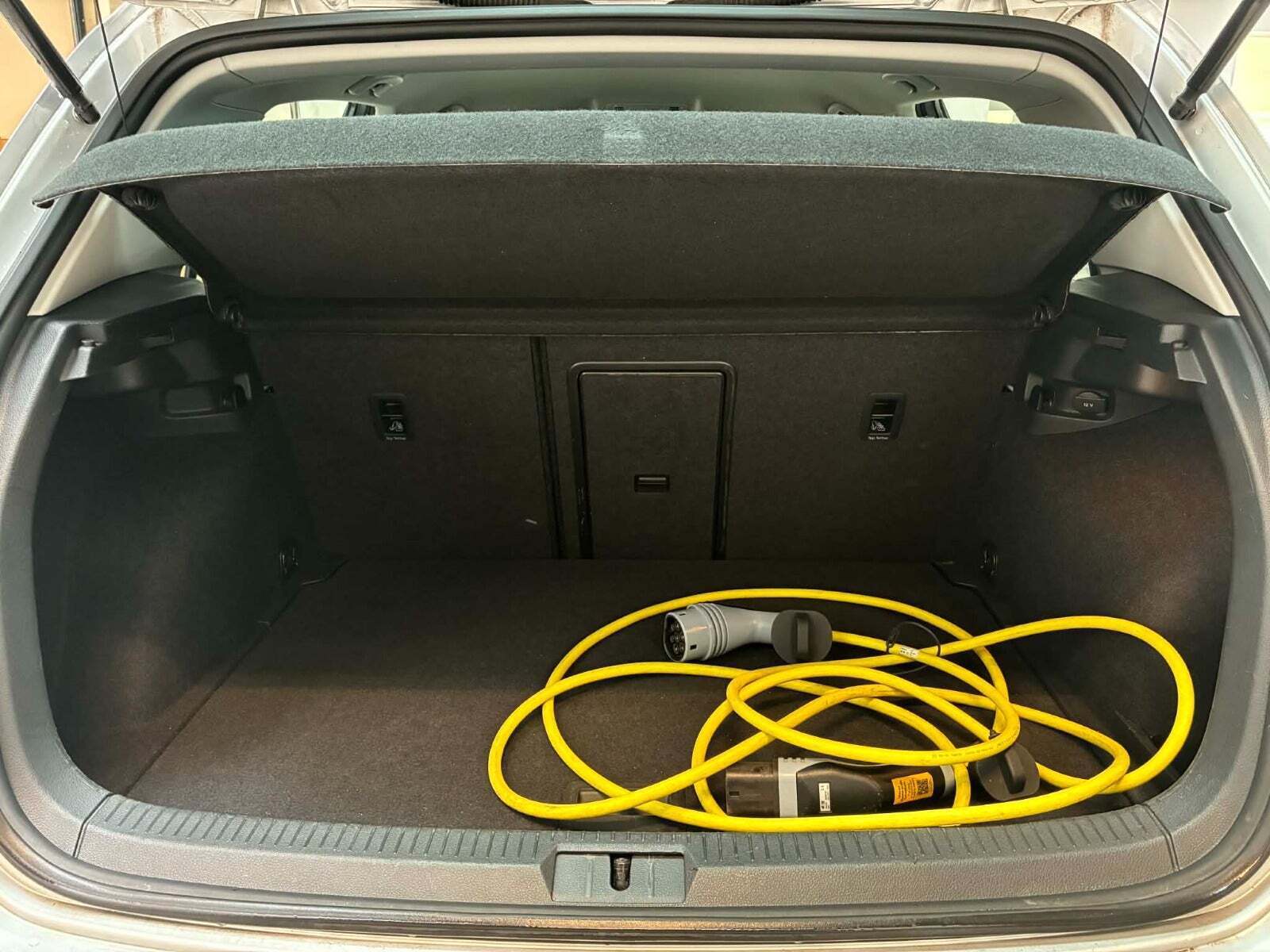 Sølv VW e-Golf VII fra 2019