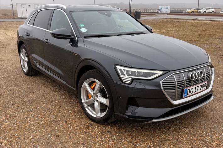 Grå Audi e-tron fra 2020