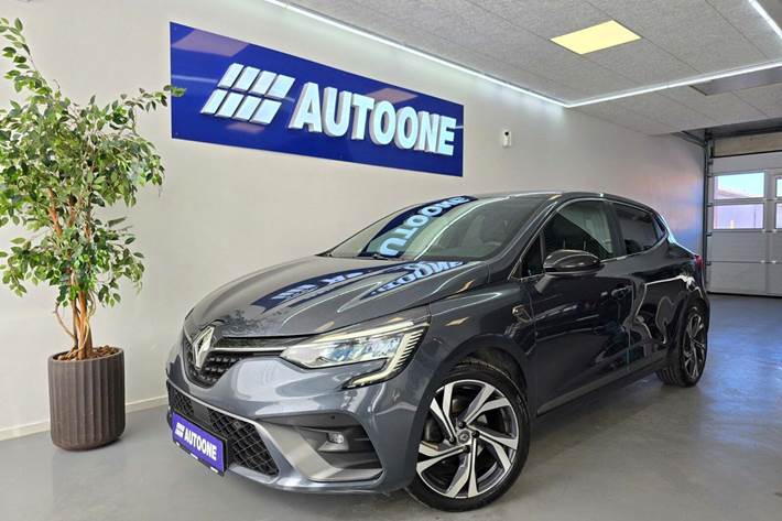 Grå Renault Clio V fra 2020