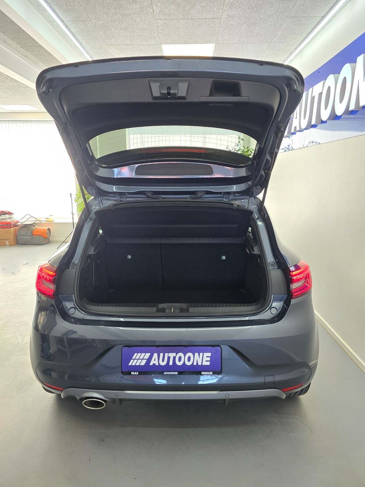 Grå Renault Clio V fra 2020