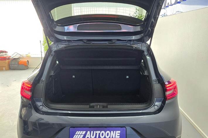 Grå Renault Clio V fra 2020