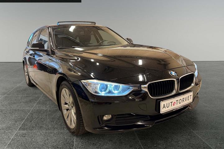 Sort BMW 318d fra 2015 set udefra