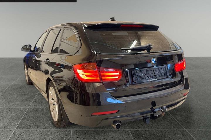 Sort BMW 318d fra 2015 set udefra