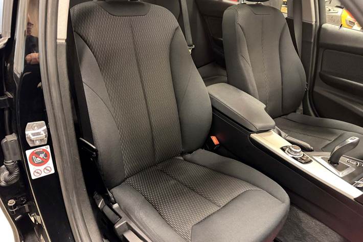 Sort BMW 318d fra 2015