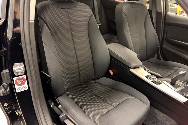 Sort BMW 318d fra 2015
