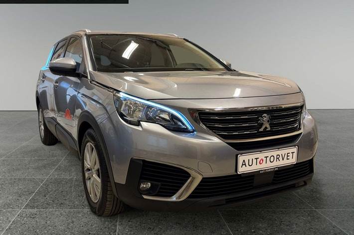 Grå Peugeot 5008 fra 2019