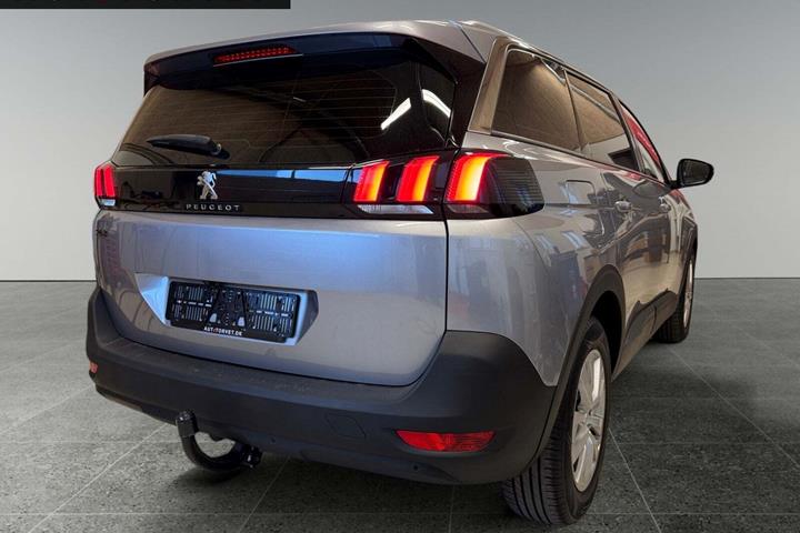 Grå Peugeot 5008 fra 2019