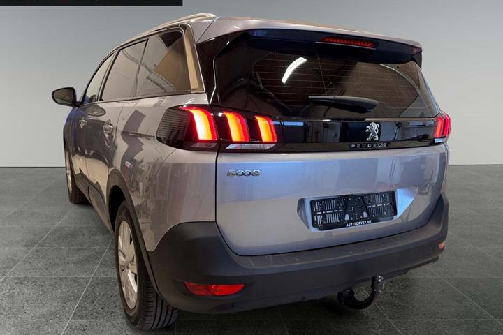 Grå Peugeot 5008 fra 2019