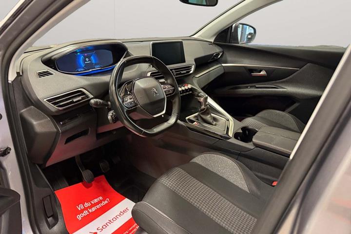 Grå Peugeot 5008 fra 2019