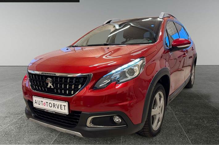 Rød Peugeot 2008 fra 2017 set udefra