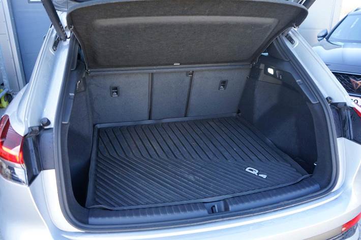 Sølv Audi Q4 e-tron fra 2024