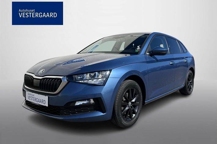 Blå Skoda Scala fra 2021 set udefra