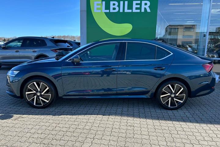 Blå Skoda Octavia fra 2020