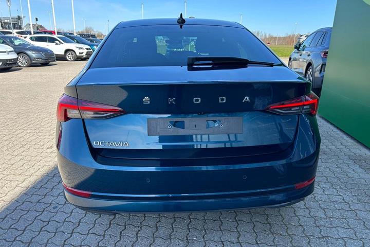 Blå Skoda Octavia fra 2020