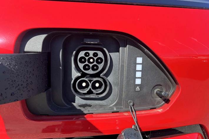 Rød Hyundai Kona fra 2025