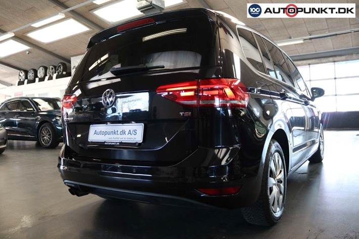 Sort VW Touran fra 2017