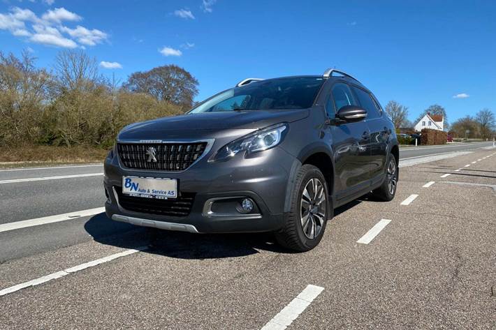 Grå Peugeot 2008 fra 2018