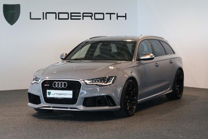 Grå Audi RS6 fra 2014 set udefra